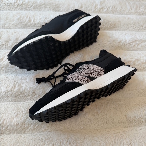 Never Worn New Balance Black Leopard 327 Women's Leopard 'N' - Picture 4 of 6